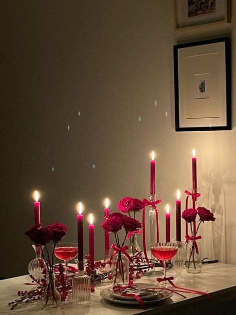 Table Candles Party, Candle Themed Party, Red Table Decorations Wedding, Red Aesthetic Party Decor, Wedding Ideas Red Roses, Red Roses Christmas Table Decor, Red Roses Dinner Table Settings, Valentines Day Theme Birthday Party, Dinner Candles Decoration