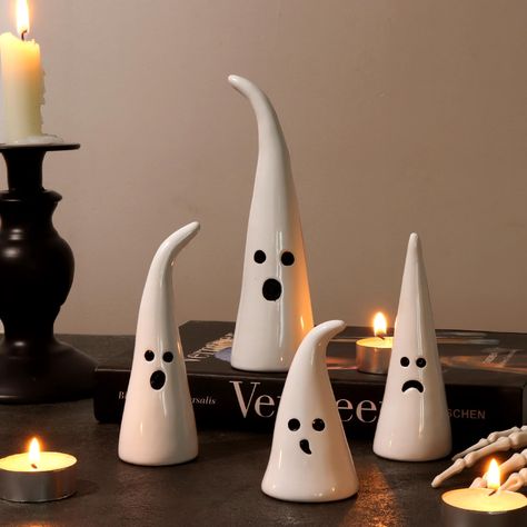 Spooky Farmhouse, Fireplace Halloween, Outside Halloween Decorations, Ceramic Ghost, Elegant Halloween Decor, Halloween Kitchen Decor, Halloween Decoration Ideas, Cute Halloween Decorations, Halloween Costumes Ideas