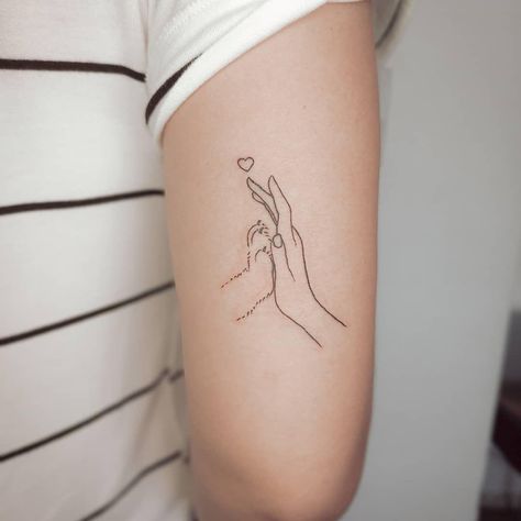 Tattoo Minimalista Feminina, Minimalist Dog Tattoo, Daschund Tattoo, Tattoo Ideas Cute, Pixie Tattoo, Small Dog Tattoos, Tattoos For Dog Lovers, Timeless Tattoo, Pawprint Tattoo