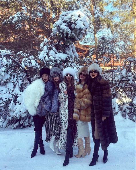 Mode Au Ski, Russian Winter, Winter Princess, Snow Trip, Winter Inspo, Snow Outfit, Snow Bunnies, Ski Season, Winter Fits