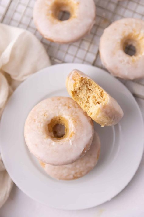 Vegan Donuts Recipe, Vegan Donuts Baked, Vegan Donut Recipe, Donuts At Home, Vegan Breakfast Casserole, Healthy Vegan Dessert, Vegan Doughnuts, Baked Donut Recipes, Pumpkin Pie Smoothie