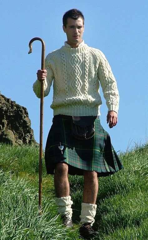 Irish Kilt, Kilts For Men, Scotland Men, Guys In Skirts, Scottish Man, Irish Fashion, Kilt Outfits, Men In Skirts, Tartan Men