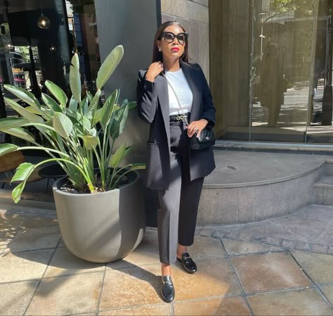 Smart Business Casual Women, Suits For Women Work, Feminine Outfits Aesthetic, Smart Business Casual, Working Girl Outfits, Formal Suits For Women, Corporate Girly, Office Ootd, Corporate Girl