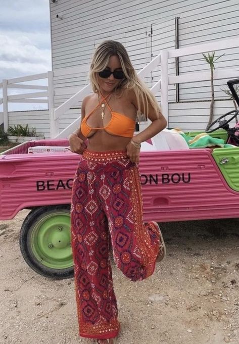 Italy Outfits Women, Beach Festival Outfit, Cancun Outfits, Reggae Festival, Thailand Outfit, Boho Fits, Moda Hippie, Outfits For Mexico, Summer Festival Outfit