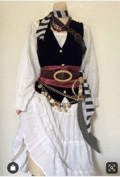 Pirate Costume Ideas, Pirate Halloween Costume, Pirate Costume Diy, Sweaters Striped, Pirate Party Ideas, Female Pirate Costume, Costume Carnaval, Pirate Costumes, Pirate Halloween Costumes