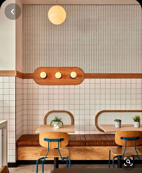 Retro Restaurant Interior, Retro Cafe Interior Design, Modern Retro Restaurant, Take Out Restaurant Design, Wood Cafe Design, Wood Cafe Interior, 70s Coffee Shop, Retro Cafe Interior, Retro Cafe Design