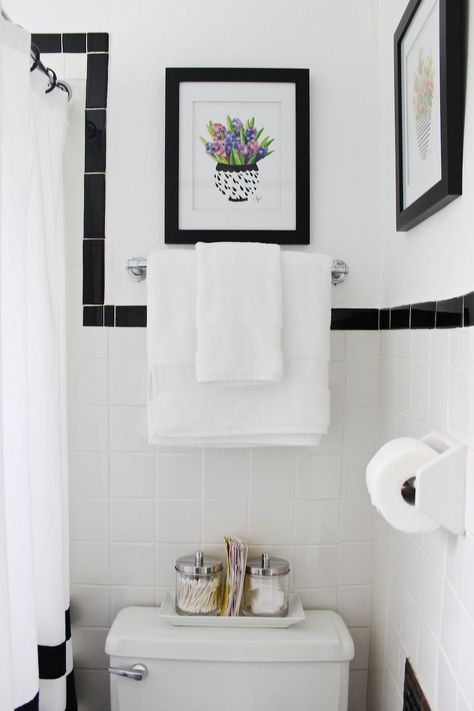 Buena idea por si nos toca un baño así. vintage black & white tile 1950s Black And White Bathroom, Framed Bathroom Art, Black And White Vintage Bathroom, 1950's Bathroom, Black And White Tiles Bathroom, Black And White Bathroom, School Bathroom, Small Bathroom Renovations, White Bathroom Tiles