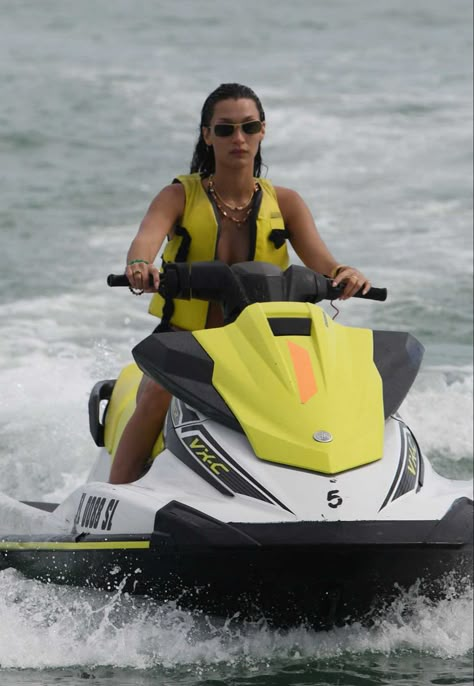 Jet Ski Pictures Black Women, Jetski Outfit Women, Jetski Pictures, Jet Ski Aesthetic, Jet Ski Pictures, Yacht Summer, Ski Pictures, Kim Petras, Ski Aesthetic