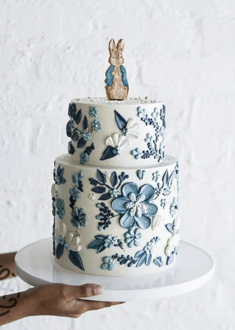 Toile Cake, Chinoiserie Birthday Party, Chinoiserie Wedding Cake, Chinoiserie Baby Shower Theme, Blue Floral Cake, Blue And White Cake, Wedding Cake Designs Blue, Chinoiserie Cake, Blue Baby Shower Cake