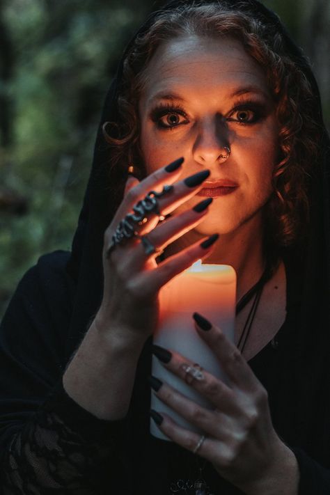 Witchy portrait photo shoot Goddess Photography Photo Shoot, Halloween Witchy Photoshoot, Moody Witchy Photoshoot, Witch Shoot Ideas, Halloween Style Photoshoot, Fall Goddess Photoshoot, Spooky Mini Session, Outdoor Witchy Photoshoot, Witchy Photo Shoot Ideas