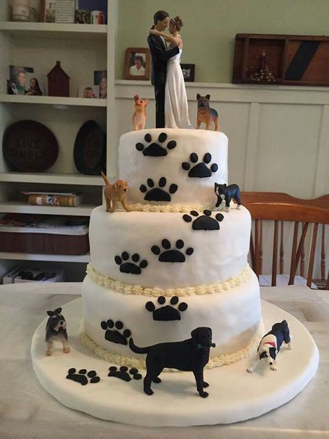 Dog wedding cake Wedding Cake With Dog, Cake With Dog, Dog Themed Wedding, Wedding Cakes Dog, Dog Cake Topper Wedding, Puppy Cake, Dog Cake Topper, Themed Wedding Cakes, Dog Cakes