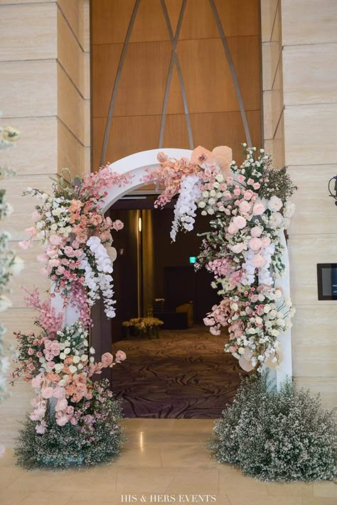 Entrance Wedding Arch, Debut Entrance Decoration, Gate Entrance Wedding Decor, Wedding Entrance Arch Decor, Flower Gate Decoration Wedding, Pintu Masuk Wedding, Entrance Gate Wedding, Wedding Gate Decoration Indian, Entrance Arch Wedding