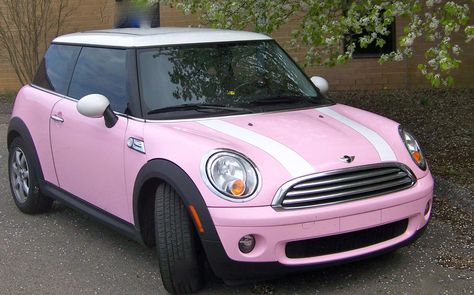 Mis Obras - Wattpad Pink Mini Coopers, Cooper Cars, Pink Car Accessories, Car Interior Diy, Cooper Car, Pink Cars, Girly Car, Mini Coopers, Car Goals