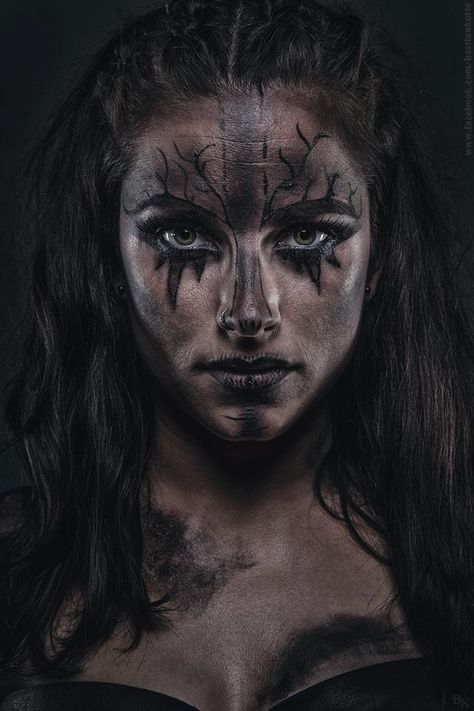 Shield Maiden Makeup, Women Viking Makeup, Male Viking Makeup, Viking Woman Makeup, Viking Make Up Woman, Viking Makeup Female Warrior, Huntress Makeup, Apocalypse Makeup, Viking Female Warrior