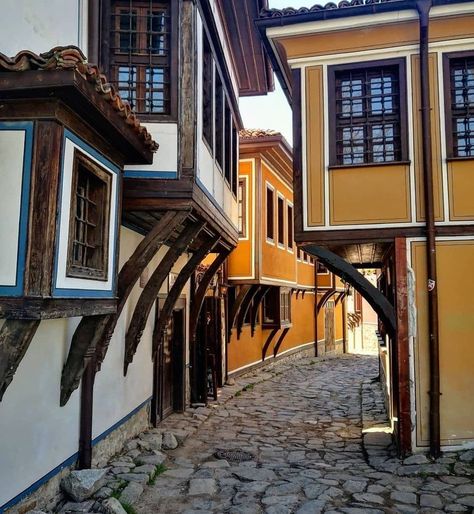 Plovdiv Old Town, Bulgaria Aesthetic, Travel Bulgaria, Turkish Aesthetic, Turkish Architecture, Bulgaria Travel, Plovdiv Bulgaria, Minecraft World, The Witch