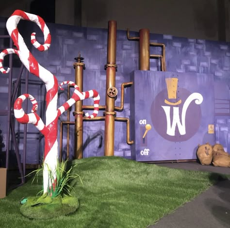 Wonka Christmas Decorations, Willy Wonka Classroom Door, Willy Wonka Stage Set Design, Candyland Halloween Decor, Charlie And The Chocolate Factory Display, Willy Wonka Tree, Willy Wonka Background, Willy Wonka Set Design Ideas, Willy Wonka Backdrop