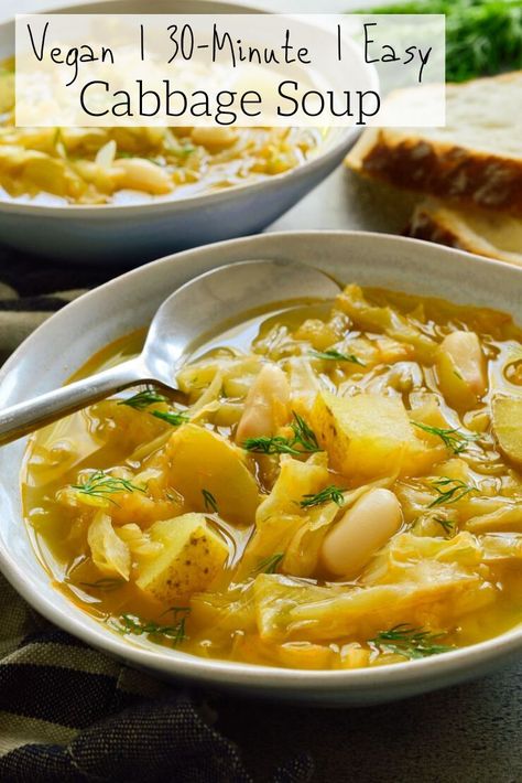 This vegan cabbage soup is extremely economical to make, hearty, delicious and ready in just 30 minutes! Recipes With Shredded Cabbage, Vegan Cabbage Recipes, Vegetarian Cabbage Soup, Cabbage Potato Soup, Chicken Honey, Cabbage And Potatoes, Shredded Cabbage, Breakfast Low Carb, Cabbage Soup Recipes