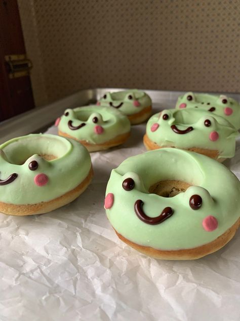 Donut Decorating Ideas, Mini Donuts Maker, Kawaii Cooking, Cute Donuts, Cute Baking, Delicious Donuts, Mini Donuts, Delicious Snacks Recipes, Cake Donuts