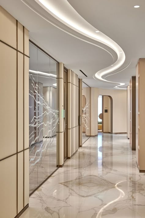 OQT Offices - Dubai | Office Snapshots Office Cabin Lighting, Ceiling Design For Corridor, Office Lighting Ceiling Work Spaces, Corridor Ceiling Design, Office Corridor Design, Office False Ceiling, Lobby Ceiling Design, Company Lobby, Office Ceiling Design