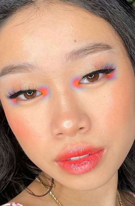 Simple Makeup Looks Colorful, Simple Makeup Looks With Color, Colored Makeup Ideas, Natural Colorful Makeup, Subtle Colourful Eye Makeup, Colorful Easy Makeup, Pastel Color Makeup, Hooded Eyes Colorful Makeup, Everyday Colorful Makeup