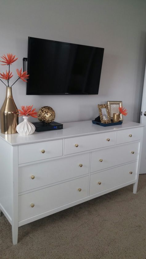 Bedroom Dresser Decor Ideas With Tv, Dresser Decor With Tv, Tv Over Dresser In Bedroom, Bedroom Dresser Decor With Tv, Tv In Room, Dresser Under Tv, Under Tv Decor, Dresser Decor Ideas, Bedroom Dresser Decor