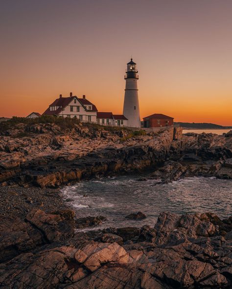 Portland Head Lighthouse at sunrise, in Cape Elizabeth, Maine Portland Maine Wedding, Portland Head Lighthouse, Cape Elizabeth Maine, Portland Head Light, Maine Lighthouses, Cape Elizabeth, House Pictures, Lake Houses, Maine Wedding