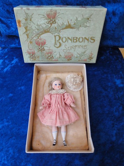 Antique doll French mignonette doll closed mouth lovely dress and hat | eBay Mignonette Dolls, Doll Dress Form, Antique Porcelain Dolls, Antique Doll Dress, Doll Case, Mini Doll House, Doll Wig, French Dolls, Doll Wigs