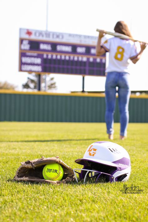 Softball Photoshoot, Softball Picture Ideas, Softball Pictures Poses, Softball Poses, Softball Picture, Baseball Senior Pictures, Softball Photography, Softball Pics, Softball Photos