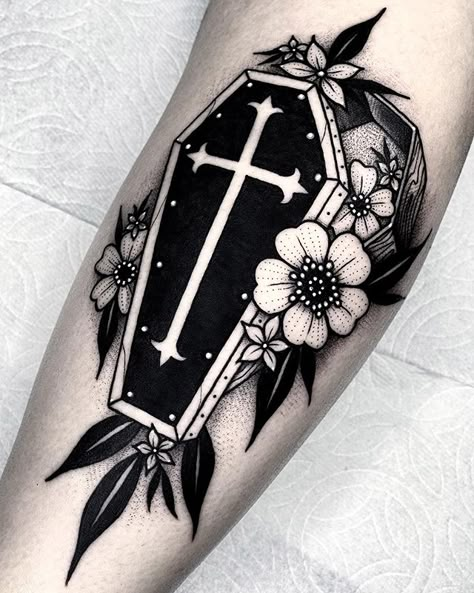 Angelo Parente (@angeloparente) • Instagram photos and videos Coverup Ideas, Coffin Tattoo, Halloween Tattoo Ideas, Tattoo Themes, Goth Tattoo, Scary Tattoos, Spooky Tattoos, Gothic Tattoo, Halloween Tattoo