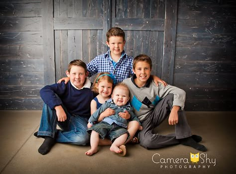 great for my boys and their cousins Photography Family Studio, Grandkids Photography, Cousin Pictures, Sibling Photography Poses, Cousin Photo, Studio Pictures, Family Photos With Baby, Sibling Poses, Sibling Photography