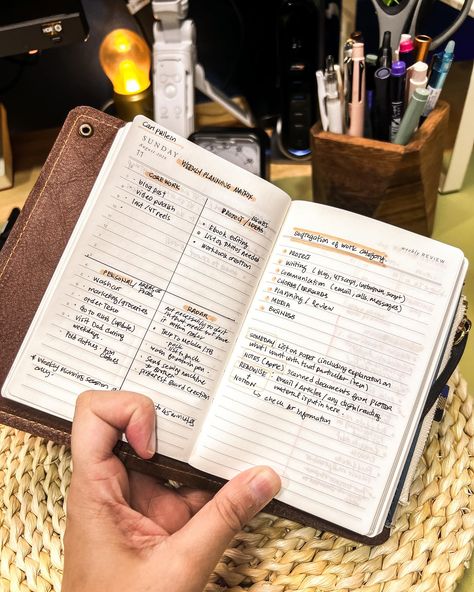 Love the habit tracker in the papertess design notebook. I don’t normally track my habits coz I keep forgetting updating it in my main planner. However, I seem to remember doing it in my pocket planner. Most probably, because I’ve been lugging it around everywhere 😆 Daily Notebook - @papertessdesigns Planner cover - @yardleathersmith #pocketplanner #functionalplanning #minimalplanner #plannerorganization #papertessdesign #notebook #notestagram #minimalplanning #stationery #yardleathersmit... Planer Organisation, Daily Planner Ideas, Writing Planning, Journal Tracker, Moleskine Journal, Design Notebook, Functional Planner, Bullet Journal Tracker, Leather Planner