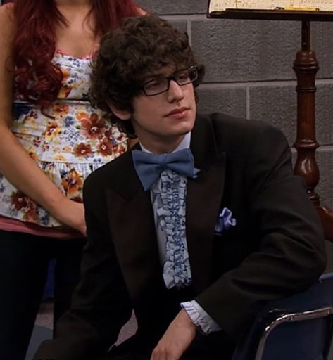 Robby From Victorious, Ryder Frozen 2, Matt Bennett Victorious, Robbie Shapiro Victorious, Cartoon Characters Hear Me Out, Robby Victorious, Robbie Shapiro Aesthetic, Nerdy Cute Guys, Robbie Shapiro Icons