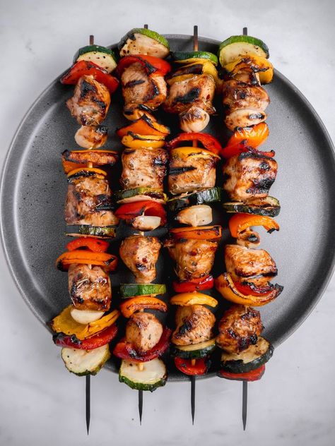 Kebab Marinade, Chicken Skewers Marinade, Chicken Kabob Marinade, Best Grilled Chicken Marinade, Grilled Chicken Kabobs, Great Dinner Recipes, Grilled Chicken Marinade, Chicken Skewer Recipe, Grilled Chicken Skewers