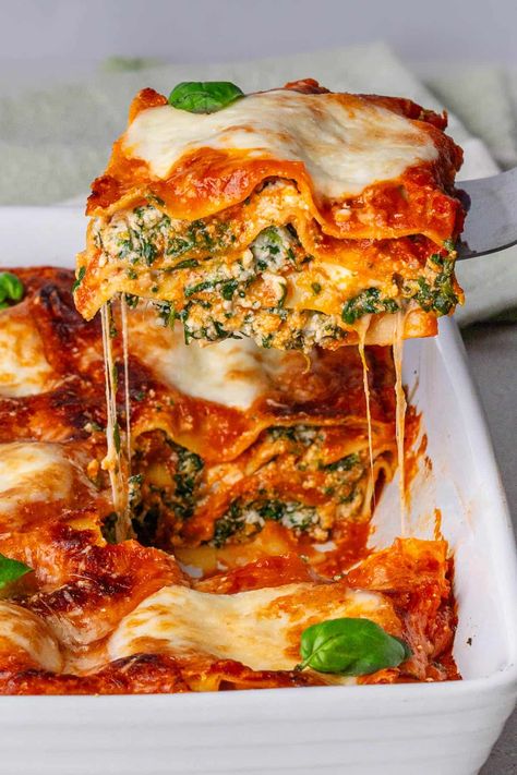 Spinach And Ricotta Lasagna, Spinach Ricotta, Spinach Lasagna, Food Options, Lasagna Recipe, Holiday Food, Weeknight Dinners, Vegetarian Dishes, Family Dinner