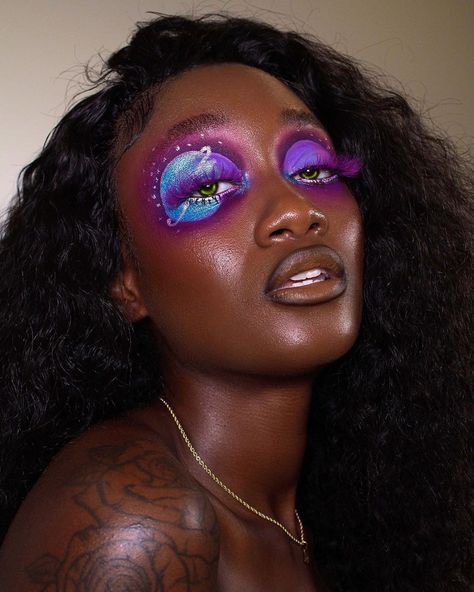 Eccentric Makeup, Makeup Dark Skin, Saturn Girl, Purple Makeup Looks, Xmas Makeup, Artsy Makeup, Caked Up, Makeup Creative, Makeup Dark