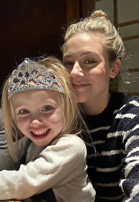 Lili Reinhart Daughter, Lili Reinhart Selfie, Lili Reinhart Hot Pics, Victoria James, Jennifer Aniston Videos, Fake Injury, Deni Denials, Faces Photography, Repair Videos