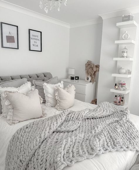 Grey Room Ideas Bedroom, Grey And White Room, Grey Room Decor, Uk House, Grey Bedroom Decor, White Room Decor, Classy Bedroom, Grey Room, Grey Bedroom