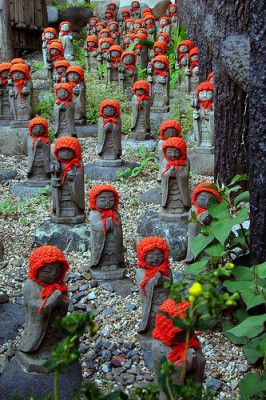 In Japan aborted babies are called “water children” and are believed not to be free to return to God unless the rite of “Mizuko kuyo” is offered for them in the Buddhist temples. Small stone statues are erected to represent children that have died before birth and parents bring gifts of candy, flowers and toys to them. Kamakura Japan, Japan Sakura, Turning Japanese, Interesting Place, Nature Hiking, Travel Japan, Kamakura, Health Wealth, Red Hats