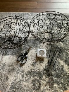 Solar Lamps Diy, Diy Light Fixture, Lamp Upcycle, Repurposed Candle Holders, Basket Chandelier, Solar Chandelier, Solar Light Crafts, Led Lighting Diy, Diy Light Fixtures