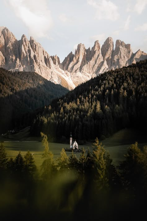 Dolomites Italy, Adventure Landscape, Michigan Avenue, The Dolomites, Mountain Photography, Freelance Photographer, Pretty Photos, Travel Photographer, Beautiful Wallpapers