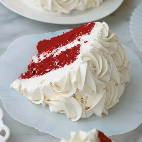 Bakery Red Velvet Cake, Whipped Vanilla Icing, Red Velvet Cake Recipe, Velvet Cake Recipes, Magnolia Bakery, Magnolias Bakery, Cake Frosting Recipe, Vanilla Icing, Gateaux Cake