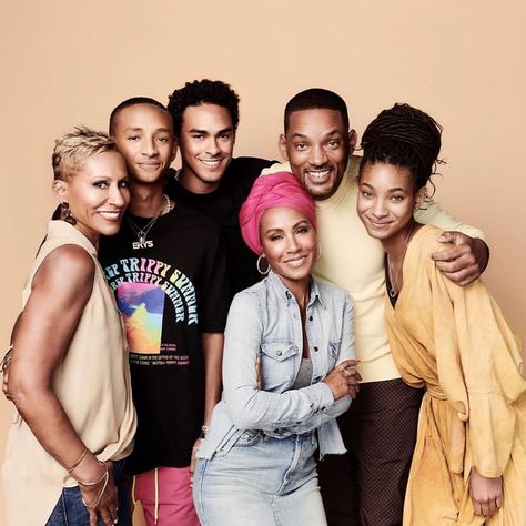 Jaden Smith & Willow Smith on Instagram: “The Red Table Talk is back!💕starring our fav family.. head to @facebookwatch right now to watch the new episode!✨” Jaden Aesthetic, Khloe Kardashian Boyfriend, Will Smith And Family, Jada Smith, Red Table Talk, Trey Smith, Family Vision Board, Family Vision, Kenya Moore