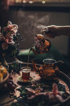 Tel Kadayif & Irmik Helvasi Sarah Core, Kir Royale, Inspiration Photoshoot, Photographie Portrait Inspiration, Dark Cottagecore, Tea Art, Witch Aesthetic, Dark Academia Aesthetic, Fantasy Aesthetic