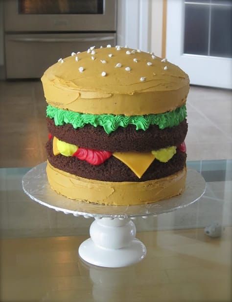 Cheeseburger Cake, Hamburger Cake, Tårta Design, Torte Creative, Burger Cake, Fathers Day Cake, Creative Birthday Cakes, Marble Cake, Crazy Cakes