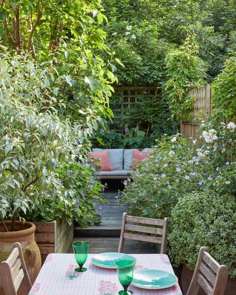 Small Courtyard, Small Courtyard Gardens, Backyard Gardens, Urban Gardens, Courtyard Gardens, London Garden, Small Backyard Gardens, Garden Inspo, London House