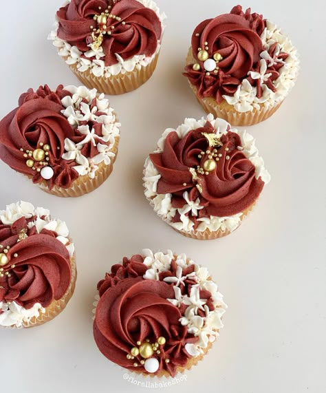 Maroon And White Cupcakes, Burgundy And Gold Cupcakes, Maroon Cake Ideas, Maroon And Gold Cupcakes, Maroon Cupcakes, Burgundy Cupcakes, 60th Birthday Celebration Ideas, White Treats, Cupcakes For A Wedding