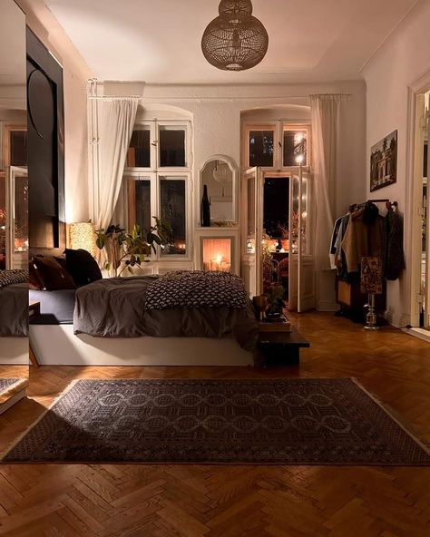 Berlin Interior, Dream Room Inspiration, Room Makeover Bedroom, Dream Apartment, Dream House Interior, Apartment Inspiration, Cozy Room, Room Inspiration Bedroom, Aesthetic Bedroom