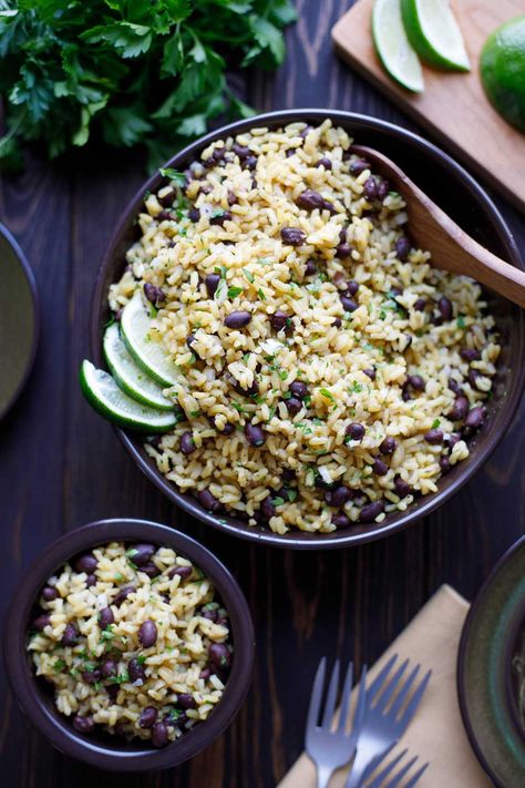 5-Minute Easy Rice and Beans Bean And Rice Recipes, Easy Rice And Beans Recipe, Delicious Sauces, Bean And Rice, Rice And Beans Recipe, Microwave Meals, Black Beans And Rice, Easy Rice, Seafood Gumbo