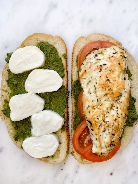 Chicken Pesto Panini, Pesto Panini, Pesto Mozzarella Chicken, Chicken Panini, Pesto Mozzarella, Healthy Sandwich Recipes, Something Green, Healthy Lunch Snacks, Chicken Pesto