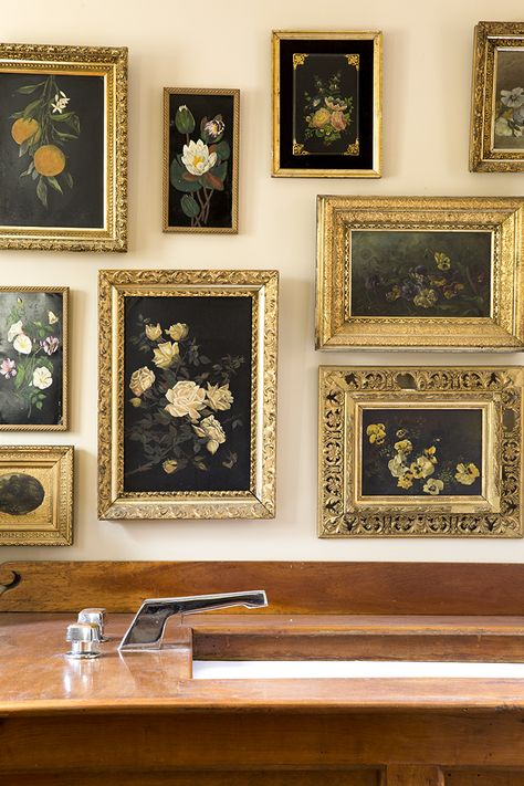 Three Decades of Antiques At Home in Lafayette, New Jersey Women Apartment, Gold Frame Gallery Wall, Gold Gallery Wall, Organization Apartment, Style Apartment, Girly Apartments, Rooms Decor, Gold Frame Wall, Framed Pictures